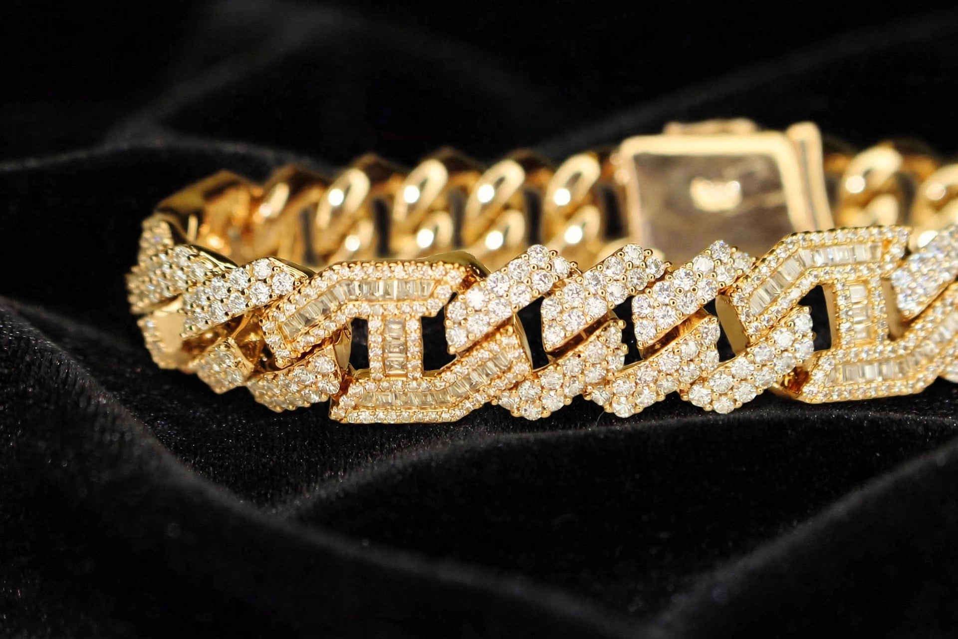 14mm FIGARUCCI 18.2ctw Lab Sim VVS1 Diamonds Bracelet -Gold