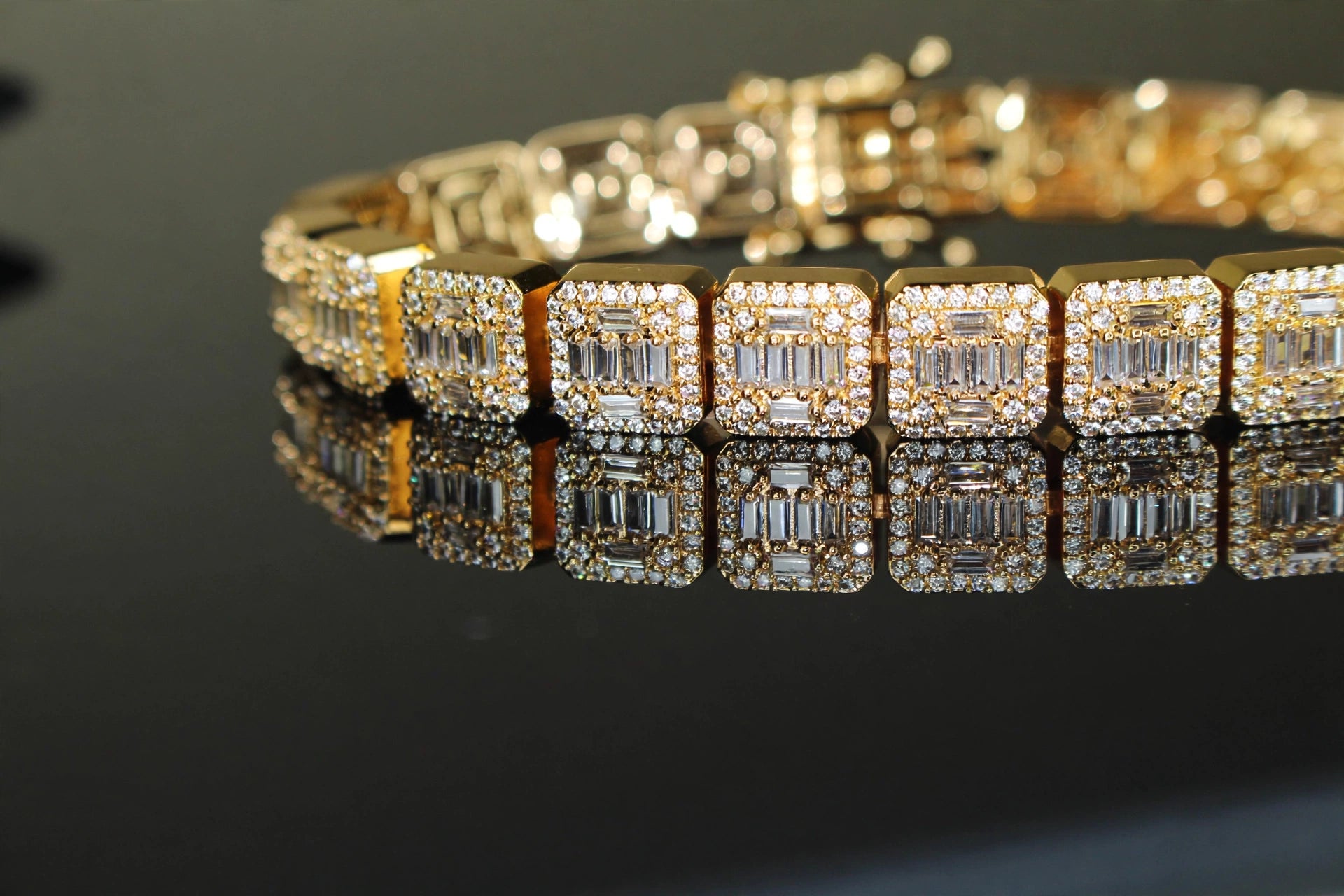 10mm Baguette Square Cushion-Cut Tennis Bracelet 18.6ct Lab Sim VVS1 Diamond  - Gold