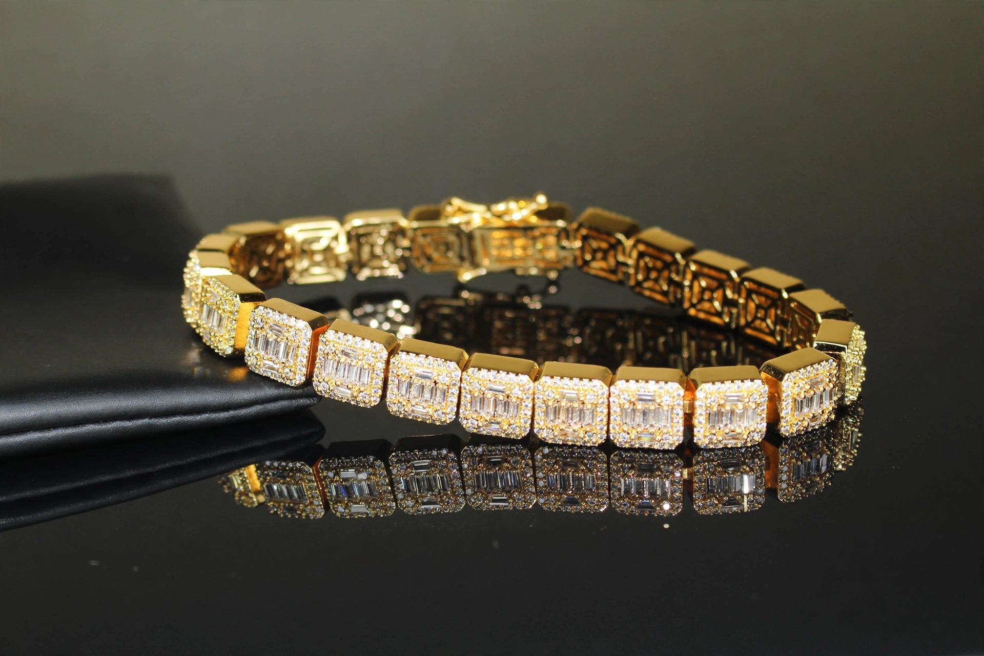 10mm Baguette Square Cushion-Cut Tennis Bracelet 18.6ct Lab Sim VVS1 Diamond  - Gold