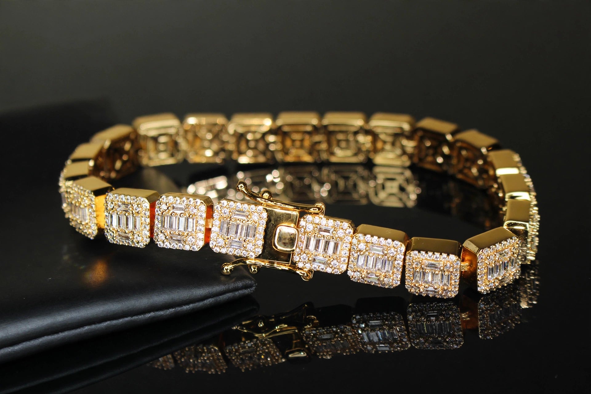 10mm Baguette Square Cushion-Cut Tennis Bracelet 18.6ct Lab Sim VVS1 Diamond  - Gold