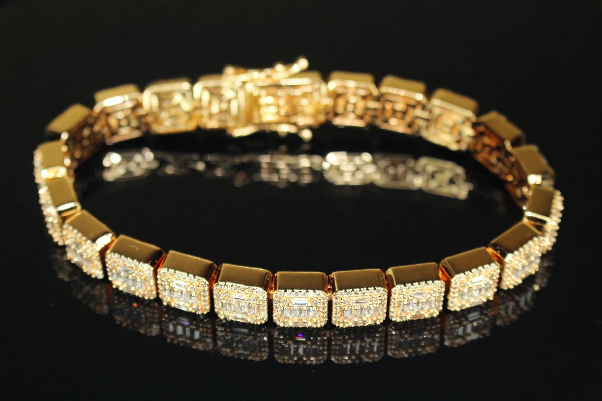 10mm Baguette Square Cushion-Cut Tennis Bracelet 18.6ct Lab Sim VVS1 Diamond  - Gold