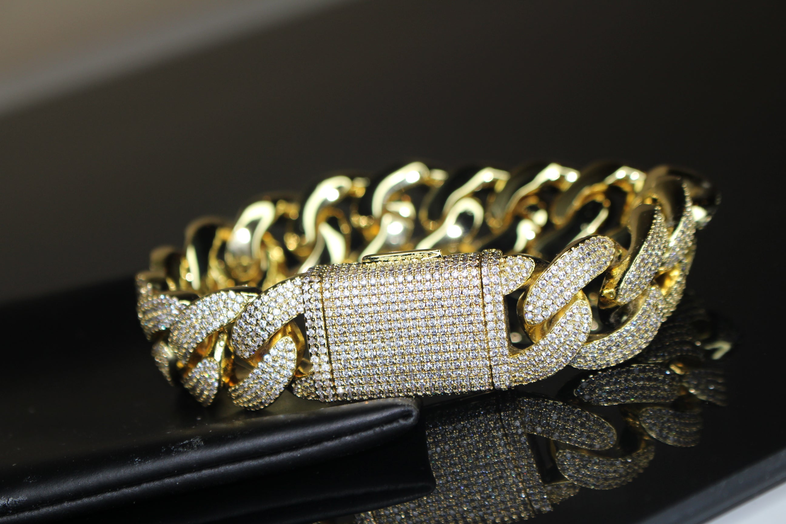 20mm Cuban Miami 25.2ctw Lab Sim VVS1 Diamonds Bracelet - GOLD