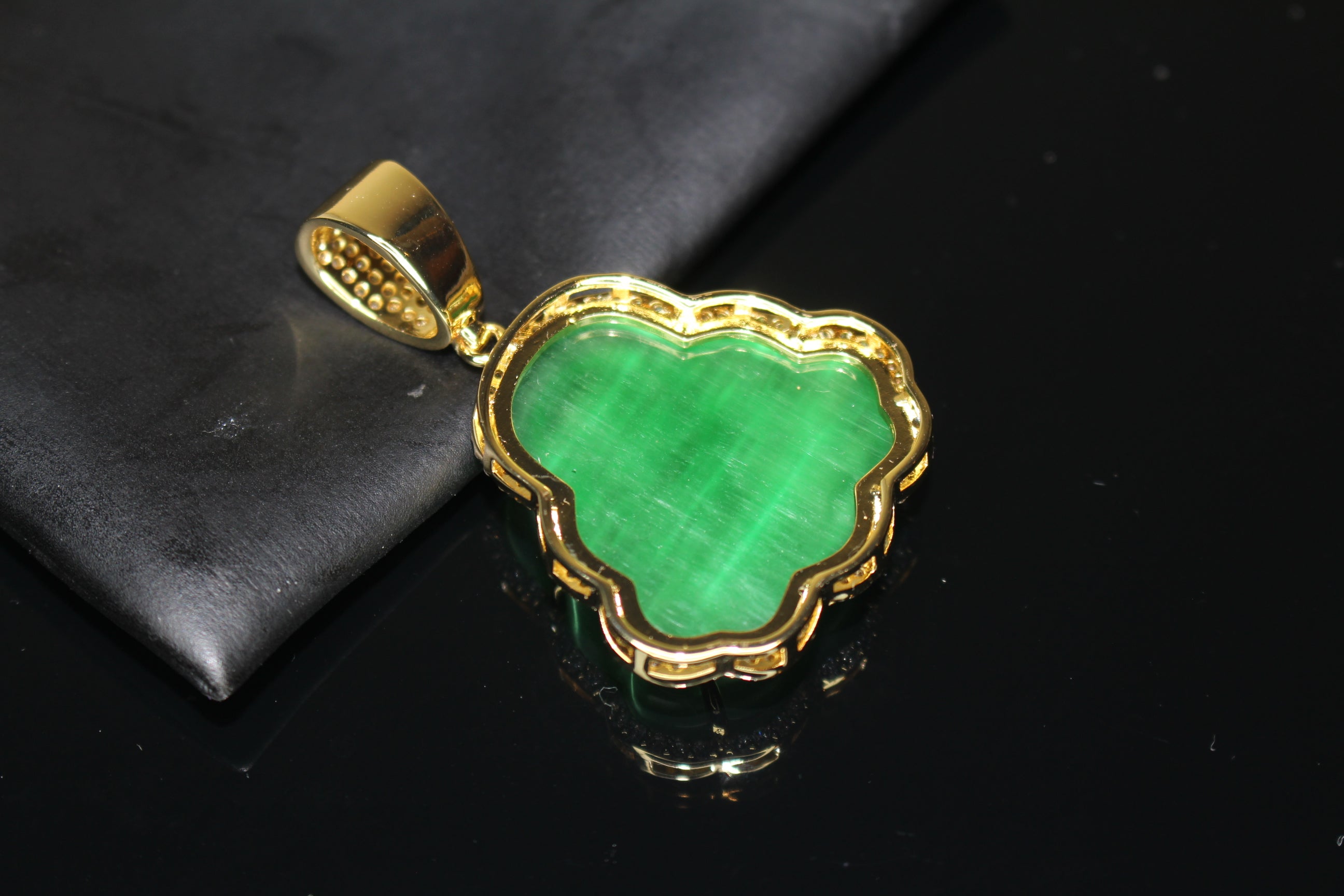 Happy Buddha GREEN 4.2ct Lab VVS1 Sim Diamond Pendant - Gold