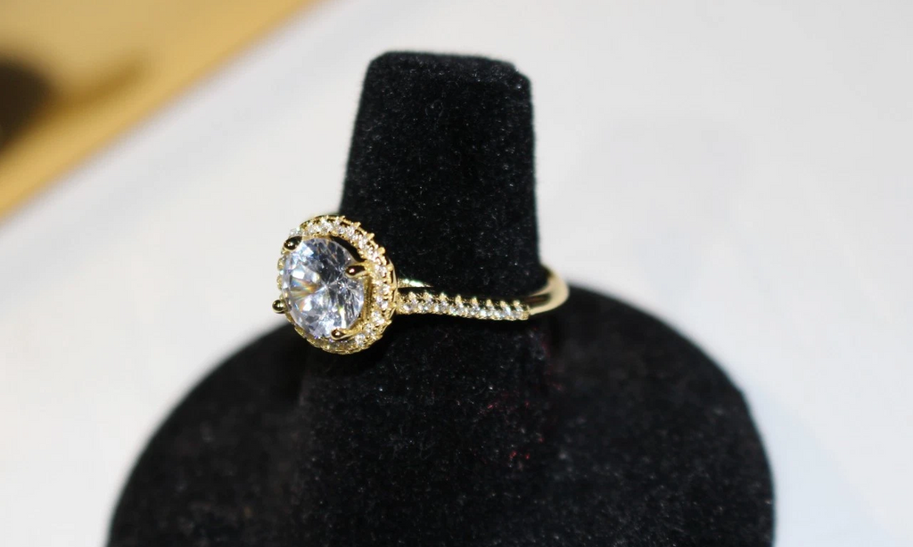 2.2ct HALO Solitare Lab Sim VVS1 Diamond Ring Gold Vermeil